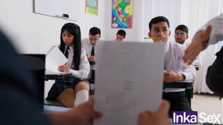 Alumna Argentina puta es follada por el ano por el profesor y su compañero de clases.