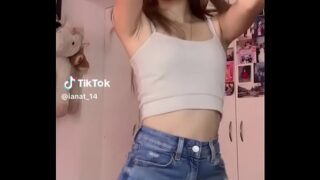 andrea con musica de tiktok