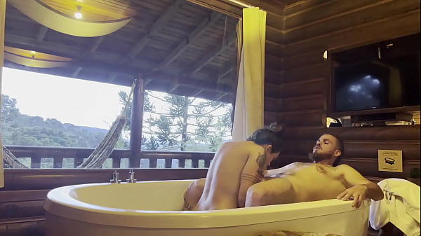 Após passeio nada melhor que transar na jacuzzi – Ana Rothbard