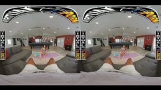 BANGBROS – Seductive Stepsister Xxlayna Marie’s Stretching Mishap Leads To Stepbrother Jay Filling Her Up