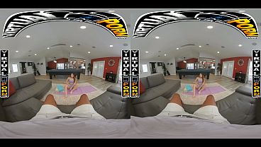 BANGBROS – Seductive Stepsister Xxlayna Marie’s Stretching Mishap Leads To Stepbrother Jay Filling Her Up