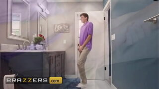 BRAZZERS – Hot MILF Justine Saves The Day And Gets Naughty After Jodie’s Zipper Mishap