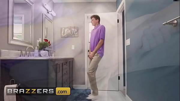 BRAZZERS – Hot MILF Justine Saves The Day And Gets Naughty After Jodie’s Zipper Mishap