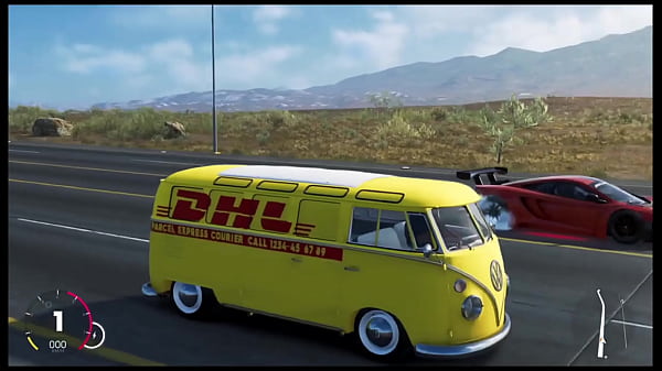 McLaren sendo engolida por Kombi
