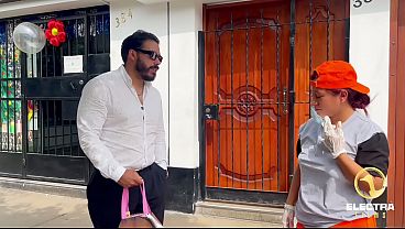 SE LEVANTA UNA TRABAJADORA CHOLONA DE LIMPIEZA, LIMA-PERU