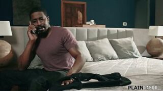 Stepdad fakes an injury to get a handjob