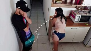 Traí meu marido com o melhor amigo dele enquanto ele tomava banho — quase fomos pegos!