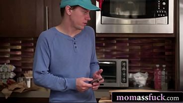 MILF Dee Takes It Deep in Her Ass, Groceries Forgotten