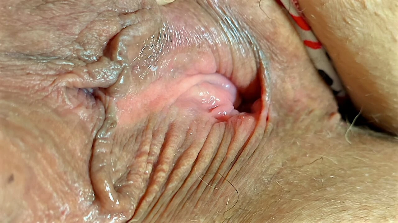 Big ass white granny working out exercise in sexy panties – BBW SSBBW flashing & showing her phat booty – meaty pussy close up